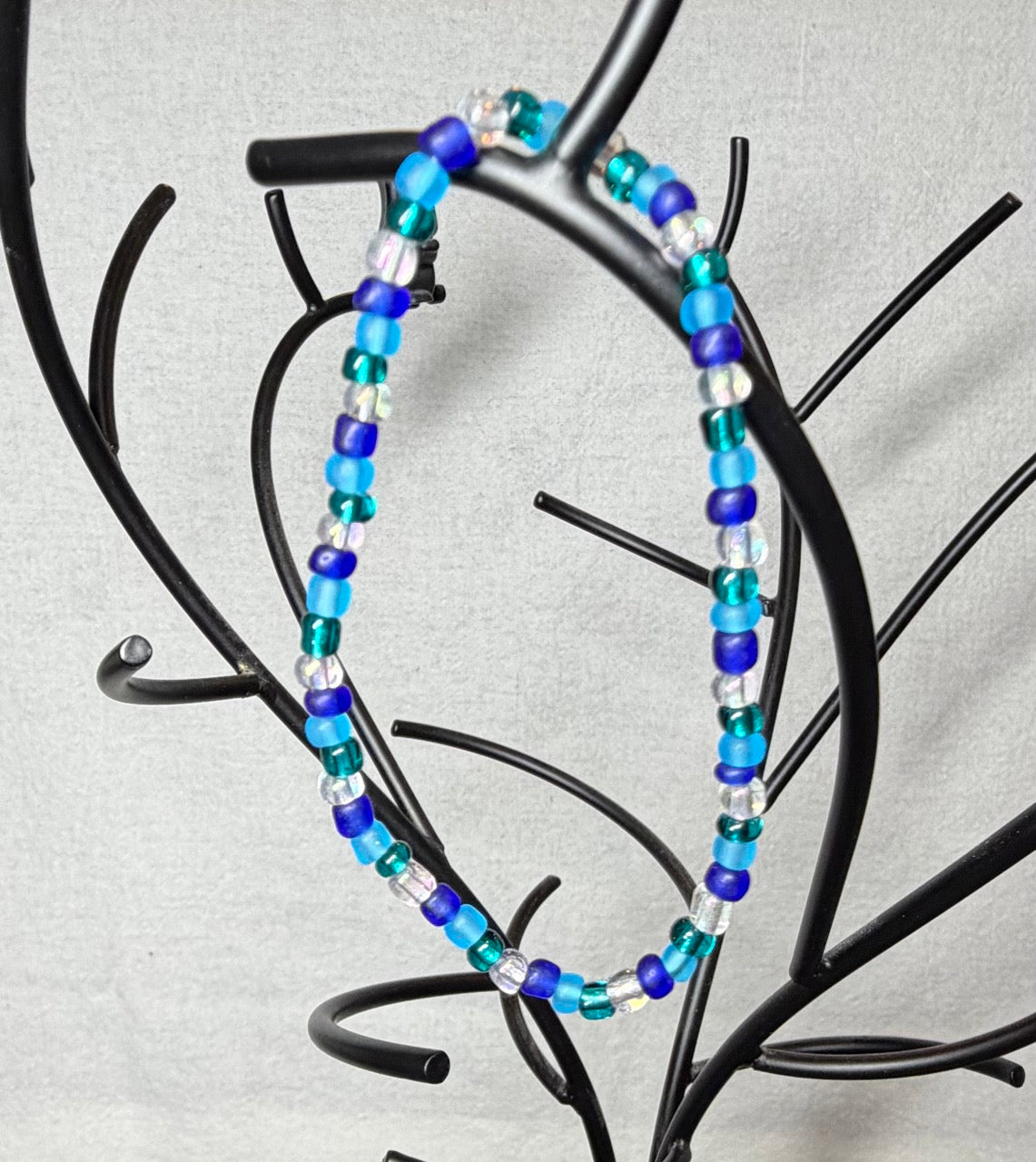 Blue & Teal Seed Bead Stretch Bracelet – Cool Tones Minimal Bracelet