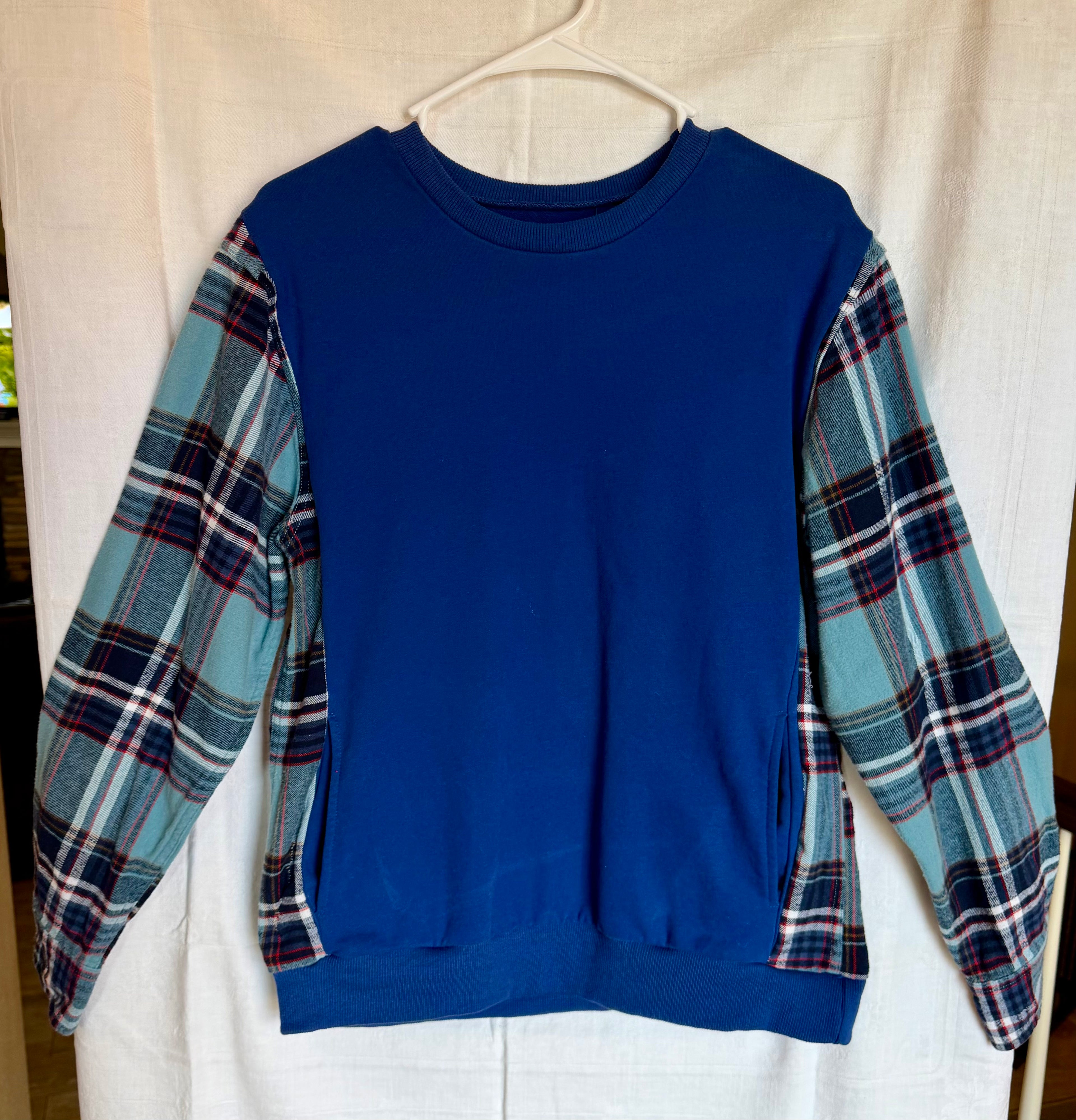 Navy Plaid Sleeve Sweatshirt With Pockets