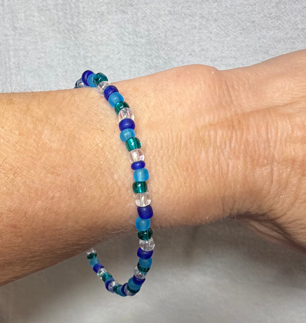 Blue & Teal Seed Bead Stretch Bracelet – Cool Tones Minimal Bracelet